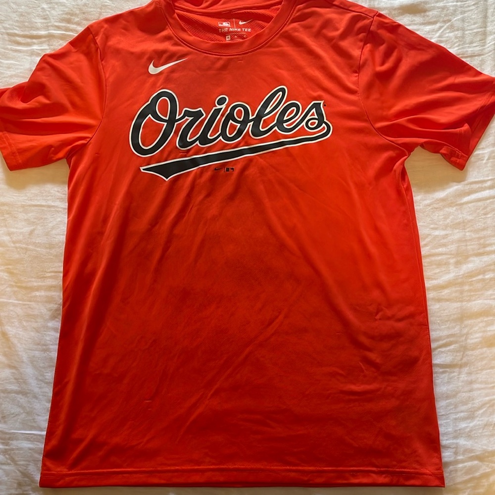 Orioles Nike tee-Med. Like new condition. Dry fit material.